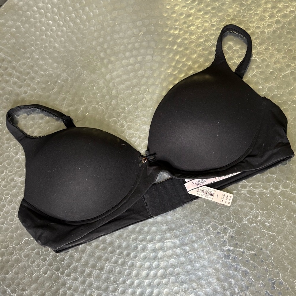 NWT 40C Victoria's Secret Classic Black Bra Reg & Crisscross Sz 40C
